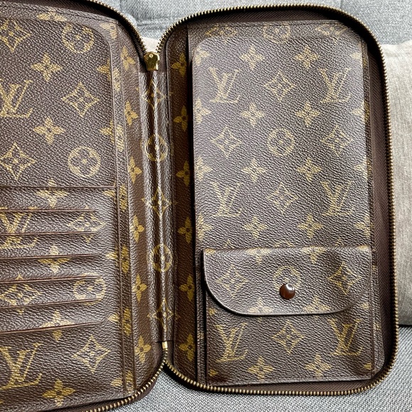Rare & Discontinued! Louis Vuitton Poche Escapade Monogram Travel Organizer - Picture 8 of 16